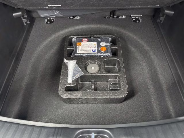 2026 Diamond Black Crystal Pearlcoat Jeep Compass Latitude 4X4 SUV