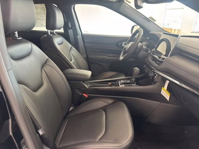 2026 Bright White Clearcoat Jeep Compass Limited 4X4 SUV