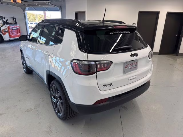2026 Bright White Clearcoat Jeep Compass Limited 4X4 SUV