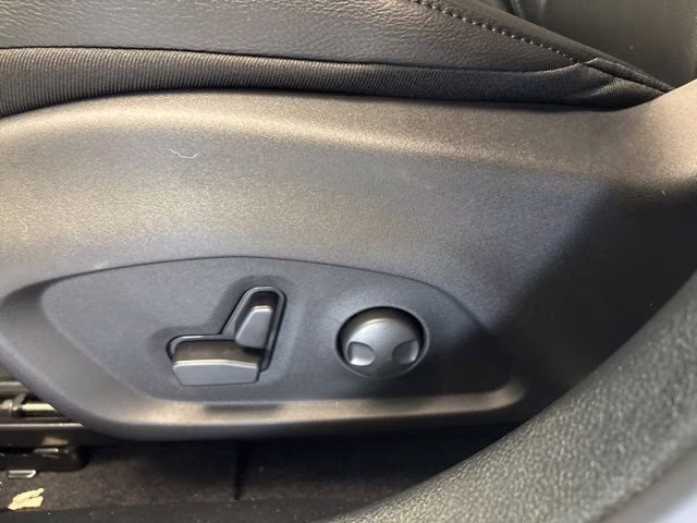 2026 Bright White Clearcoat Jeep Compass Limited 4X4 SUV