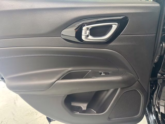 2026 Diamond Black Crystal Pearlcoat Jeep Compass Limited 4X4 SUV