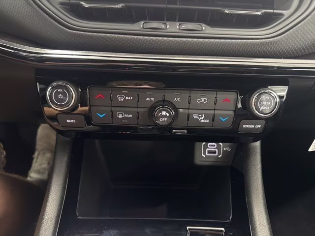 2026 Diamond Black Crystal Pearlcoat Jeep Compass Limited 4X4 SUV