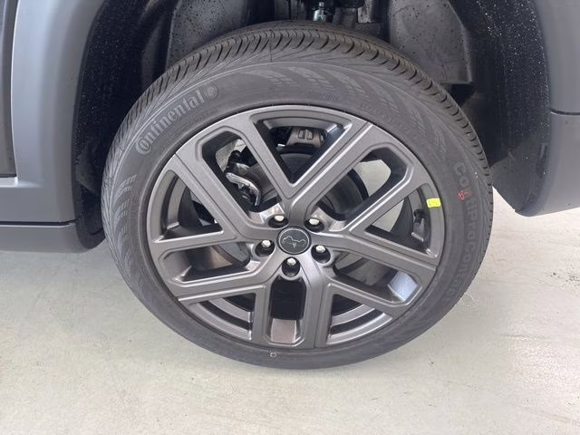 2026 Diamond Black Crystal Pearlcoat Jeep Compass Limited 4X4 SUV