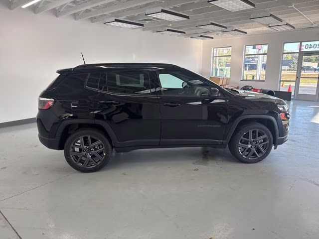 2026 Diamond Black Crystal Pearlcoat Jeep Compass Limited 4X4 SUV