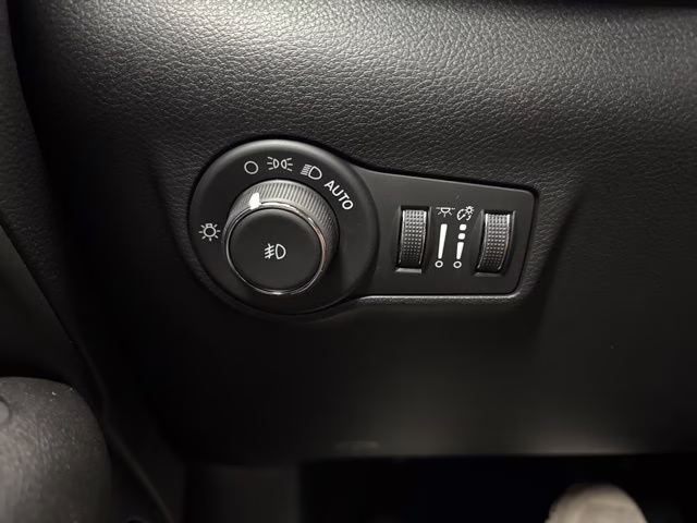 2026 Bright White Clearcoat Jeep Compass Limited 4X4 SUV