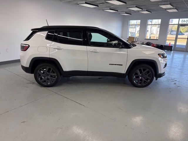 2026 Bright White Clearcoat Jeep Compass Limited 4X4 SUV
