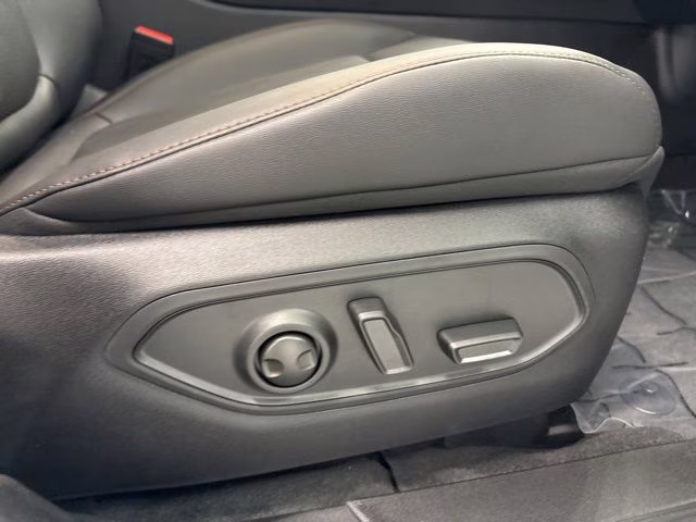 2026 Bright White Clearcoat Jeep Cherokee Overland 4X4 SUV