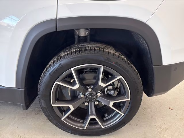 2026 Bright White Clearcoat Jeep Cherokee Overland 4X4 SUV