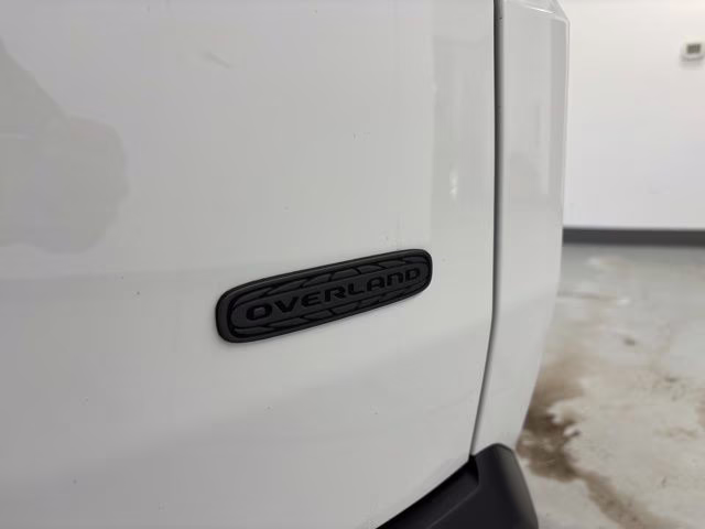 2026 Bright White Clearcoat Jeep Cherokee Overland 4X4 SUV