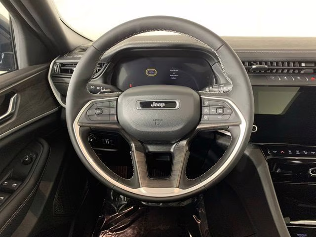 2026 Diamond Black Crystal Pearlcoat Jeep Grand Cherokee Altitude 4X4 SUV