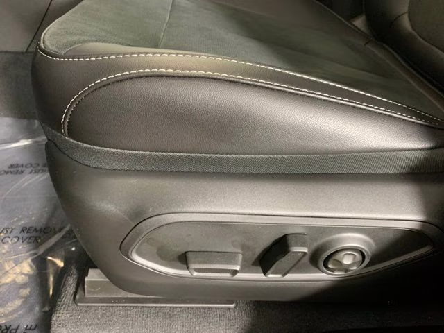 2026 Diamond Black Crystal Pearlcoat Jeep Grand Cherokee Altitude 4X4 SUV