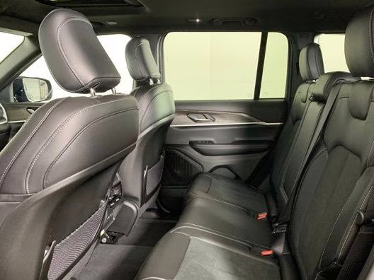 2026 Diamond Black Crystal Pearlcoat Jeep Grand Cherokee Altitude 4X4 SUV