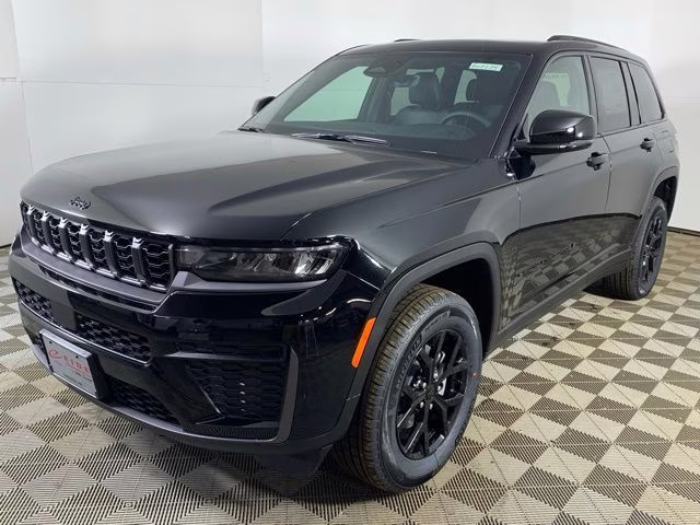 2026 Diamond Black Crystal Pearlcoat Jeep Grand Cherokee Altitude 4X4 SUV