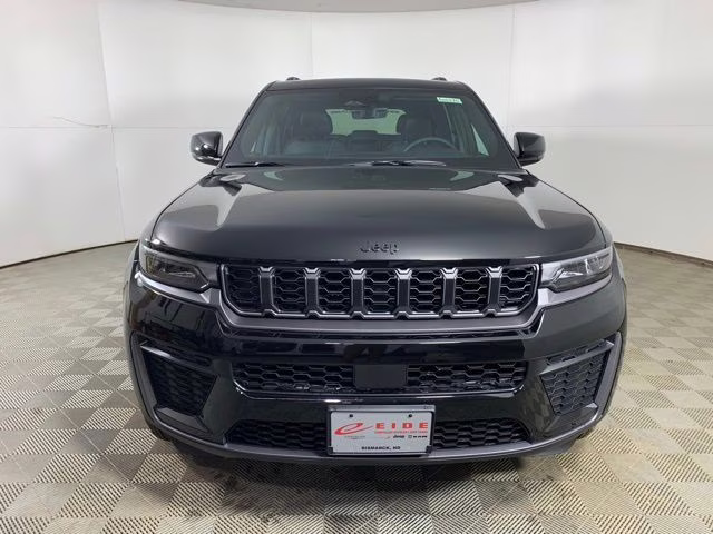 2026 Diamond Black Crystal Pearlcoat Jeep Grand Cherokee Altitude 4X4 SUV