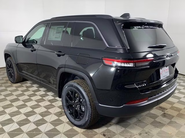 2026 Diamond Black Crystal Pearlcoat Jeep Grand Cherokee Altitude 4X4 SUV