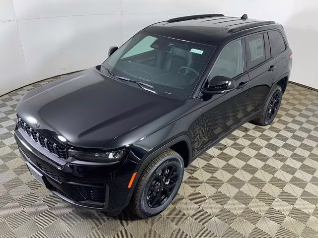 2026 Diamond Black Crystal Pearlcoat Jeep Grand Cherokee Altitude 4X4 SUV