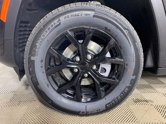 2026 Diamond Black Crystal Pearlcoat Jeep Grand Cherokee Altitude 4X4 SUV