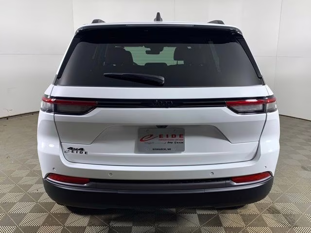 2026 Bright White Clearcoat Jeep Grand Cherokee Altitude 4X4 SUV