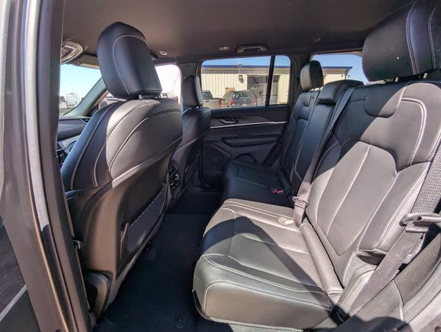 2025 Baltic Gray Metallic Clearcoat Jeep Grand Cherokee Limited 4X4 SUV
