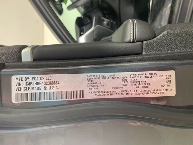 2025 Baltic Gray Metallic Clearcoat Jeep Grand Cherokee Limited 4X4 SUV