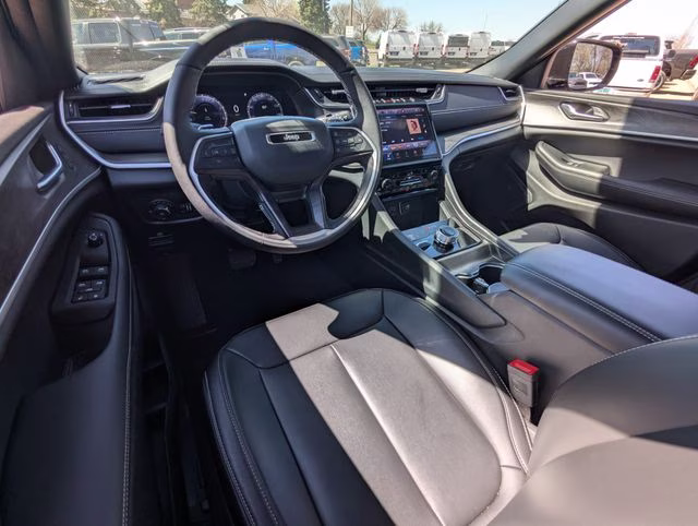 2025 Baltic Gray Metallic Clearcoat Jeep Grand Cherokee Limited 4X4 SUV