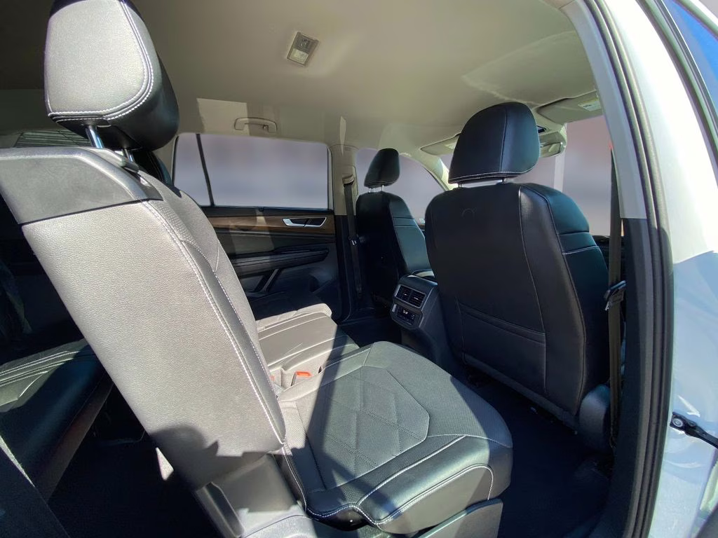 2024 White Volkswagen Atlas 2.0T SE w/Technology AWD SUV