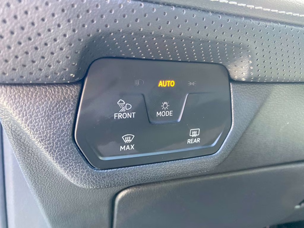2024 White Volkswagen Atlas 2.0T SE w/Technology AWD SUV
