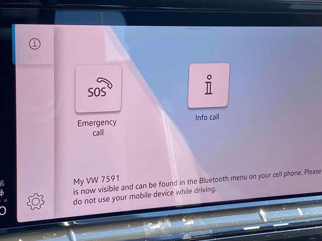 2024 White Volkswagen Atlas 2.0T SE w/Technology AWD SUV
