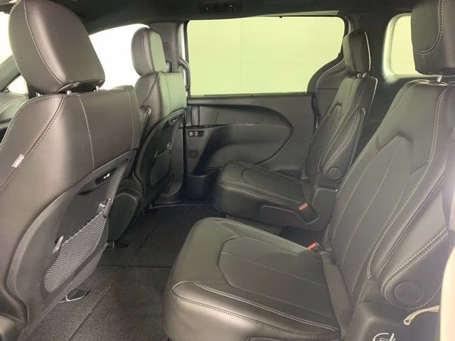 2026 Red Hot Pearlcoat Chrysler Pacifica Select FWD Van