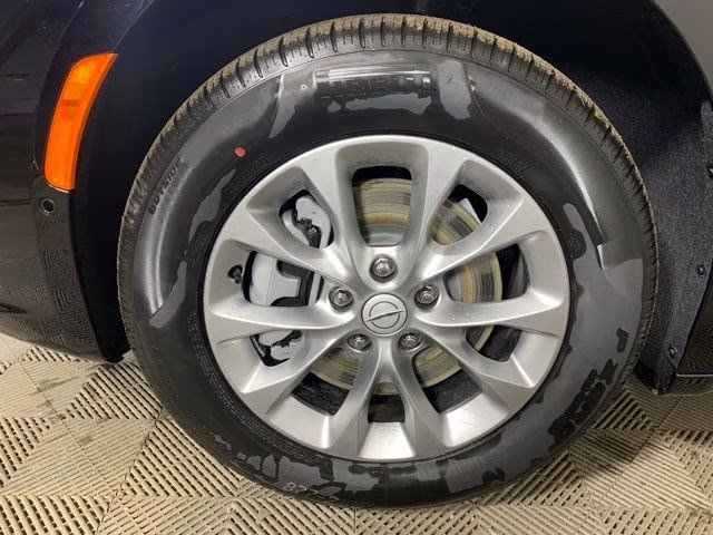 2026 Diamond Black Crystal Pearlcoat Chrysler Pacifica Select AWD AWD Van