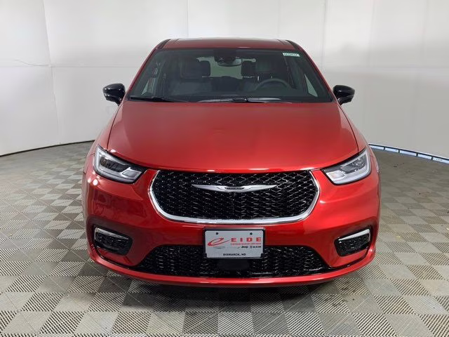 2026 Red Hot Pearlcoat Chrysler Pacifica Select AWD AWD Van