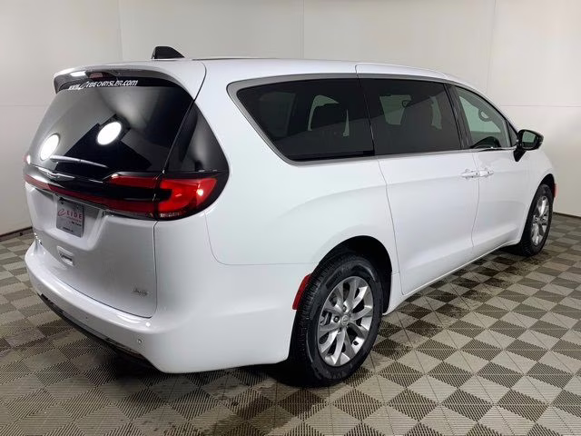 2026 Bright White Clearcoat Chrysler Pacifica Select AWD AWD Van
