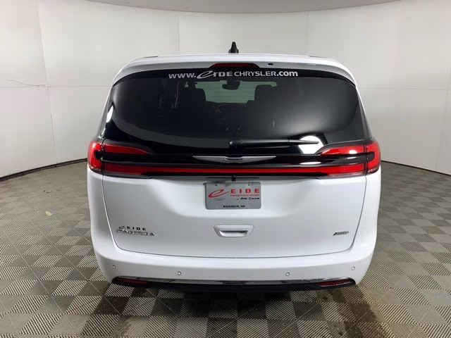 2026 Bright White Clearcoat Chrysler Pacifica Select AWD AWD Van