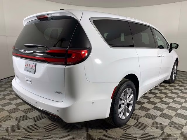 2026 Bright White Clearcoat Chrysler Pacifica Select AWD AWD Van