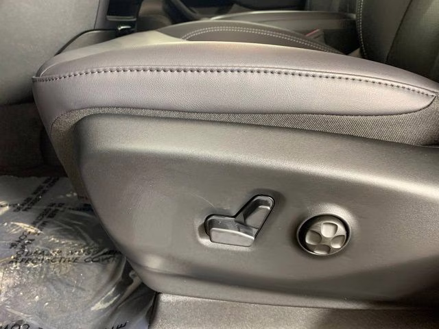 2026 Bright White Clearcoat Chrysler Pacifica Select AWD AWD Van