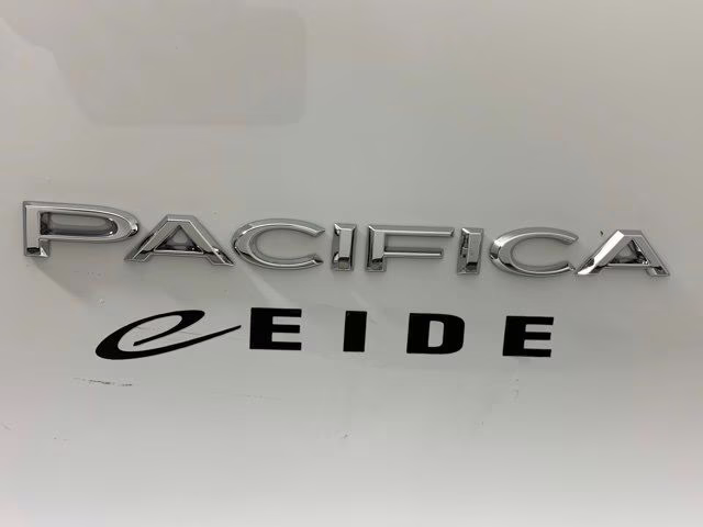 2026 Bright White Clearcoat Chrysler Pacifica Select AWD AWD Van