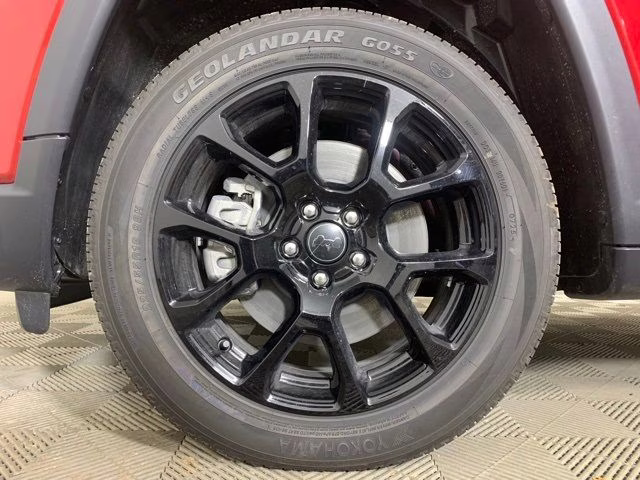 2026 Red Hot Pearlcoat Jeep Compass Latitude 4X4 SUV