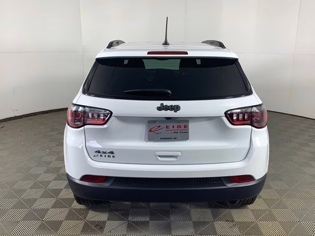 2026 Bright White Clearcoat Jeep Compass Latitude 4X4 SUV