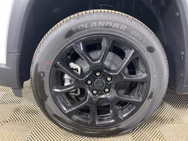 2026 Bright White Clearcoat Jeep Compass Latitude 4X4 SUV