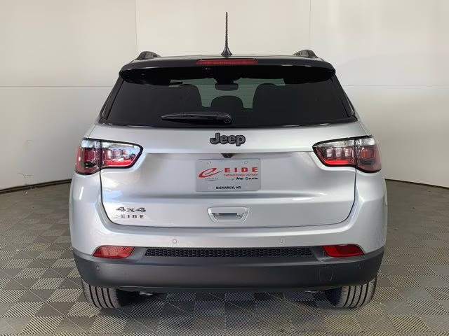2026 Silver Zynith Metallic Clearcoat Jeep Compass Limited Altitude 4X4 SUV