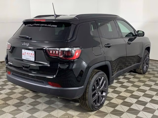 2026 Diamond Black Crystal Pearlcoat Jeep Compass Limited Altitude 4X4 SUV