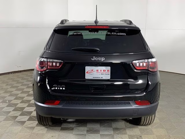 2026 Diamond Black Crystal Pearlcoat Jeep Compass Limited Altitude 4X4 SUV