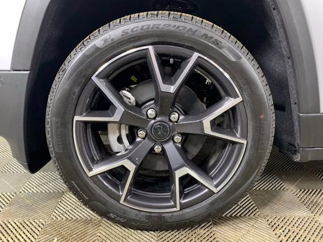 2026 Silver Zynith Clearcoat Jeep Cherokee Overland 4X4 SUV