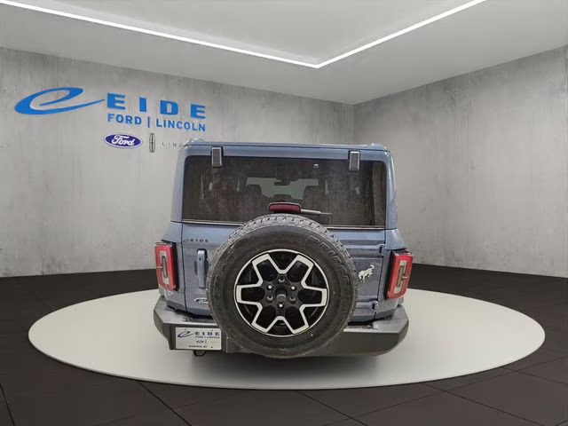 2025 Azure Gray Metallic Tri-Coat Ford Bronco Outer Banks 4X4 SUV