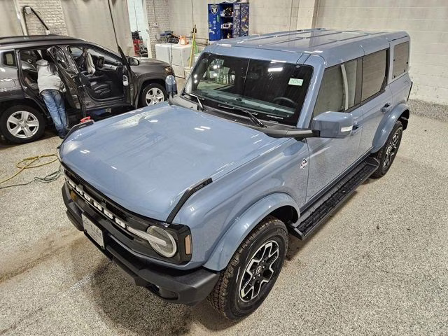 2025 Azure Gray Metallic Tri-Coat Ford Bronco Outer Banks 4X4 SUV