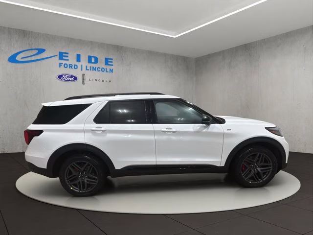 2026 Star White Metallic Tri-Coat Ford Explorer ST-Line 4X4 SUV