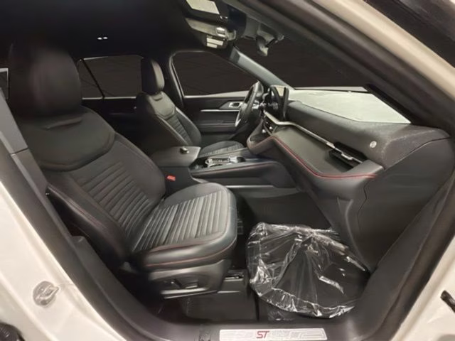 2026 Star White Metallic Tri-Coat Ford Explorer ST-Line 4X4 SUV