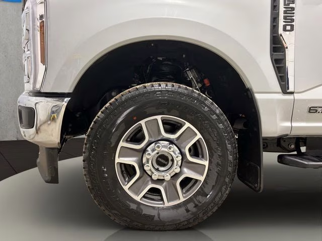 2026 Avalanche Ford Super Duty F-250 SRW Lariat 4X4 Truck