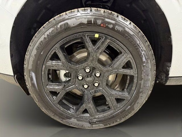 2025 Space White Metallic Ford Maverick XLT AWD Truck