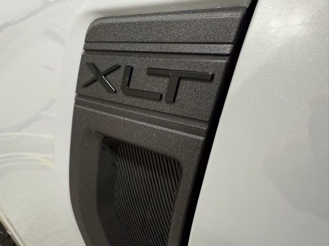 2025 Space White Metallic Ford Maverick XLT AWD Truck